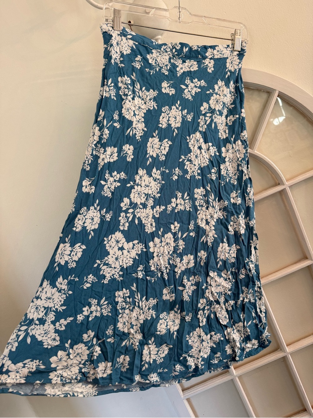 Old Navy Blue & White Floral Print Midi Skirt Elastic Waist Slit Flowy Boho